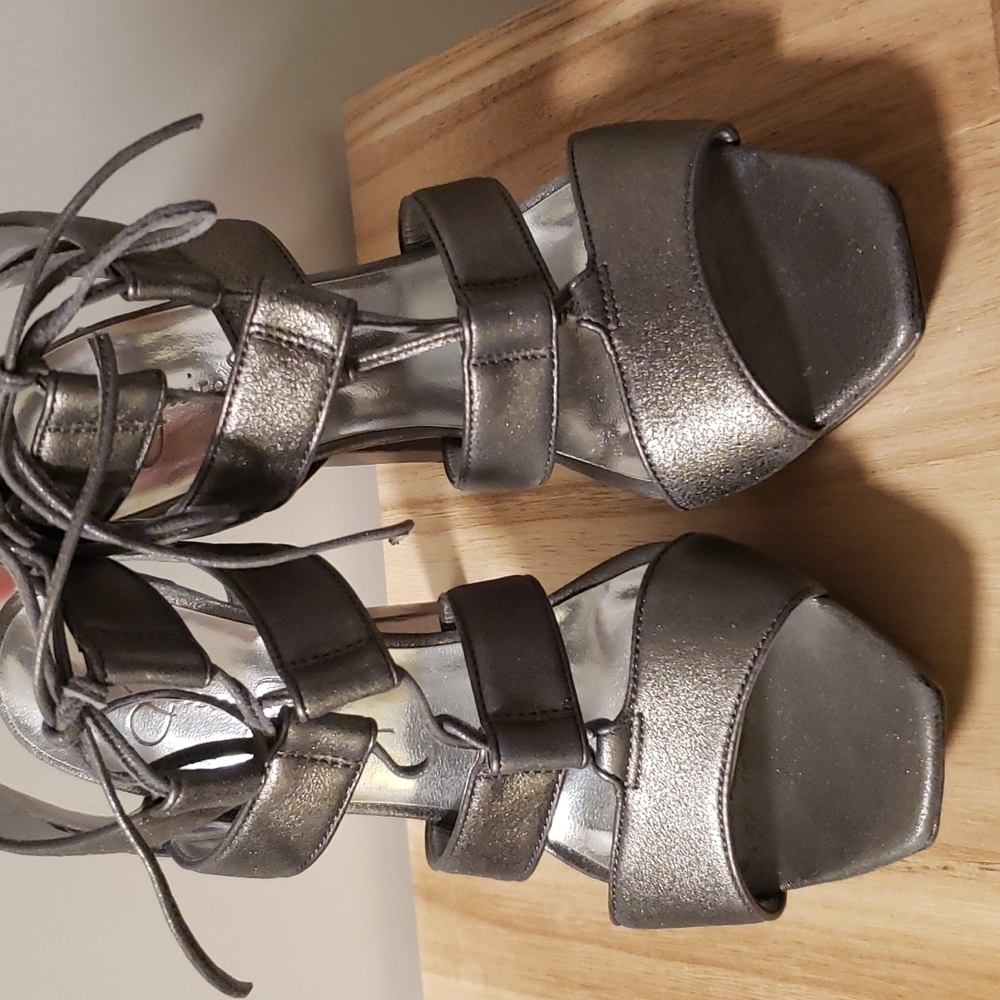 Jessica Simpson Y2K Scille Pewter Leather Lace Up Sandals - Picture 3 of 8
